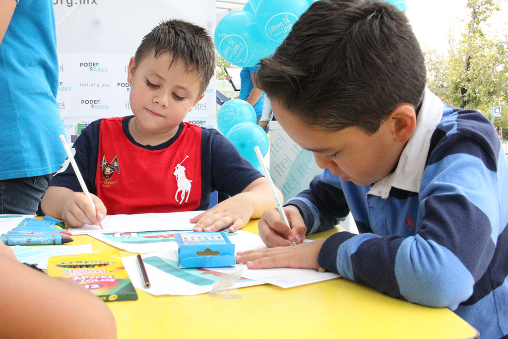 Explican niños qué es la transparencia en dibujos