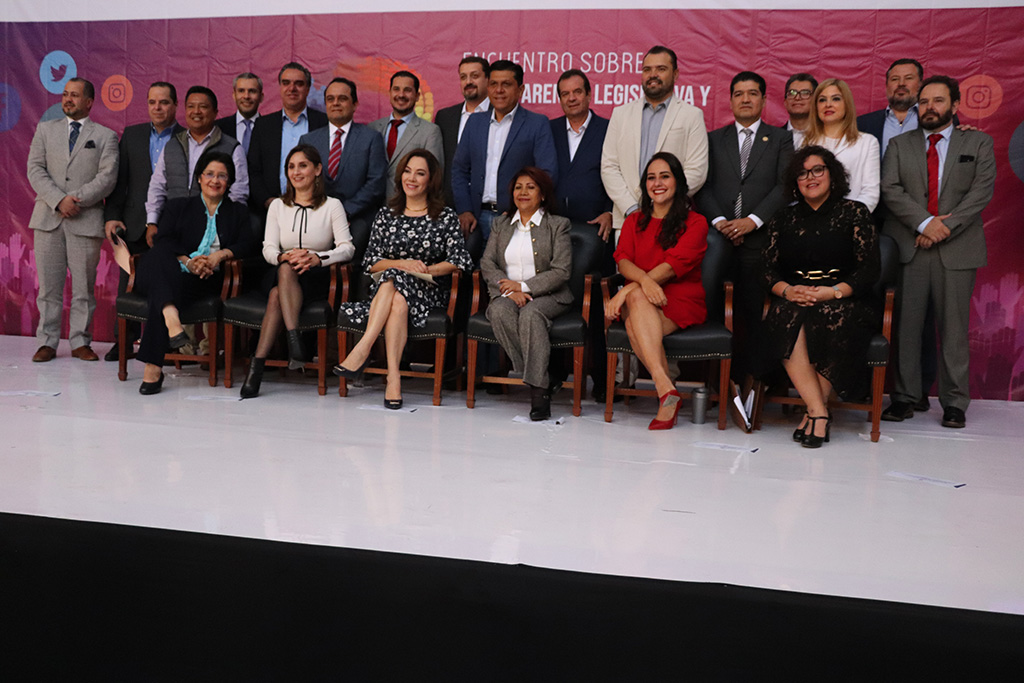 Llevan a cabo encuentro sobre Transparencia Legislativa y Parlamento Abierto: Análisis de Buenas Prácticas en el marco de la Feria Internacional del Libro de Guadalajara 2019, en Congreso del Estado de Jalisco