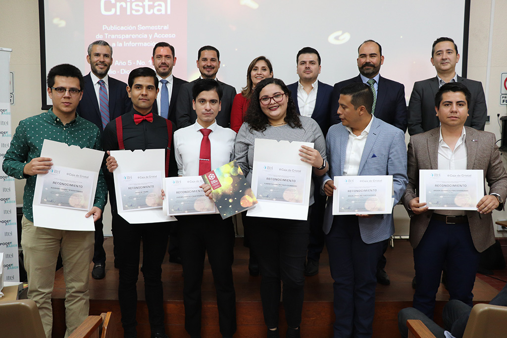 Presentan edición 10 de la revista Caja de Cristal, son publicados los mejores trabajos de Concurso de Ensayo Universitario