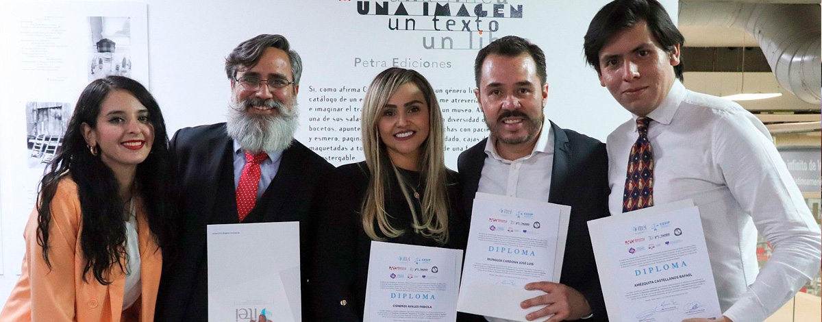 Alumnas y alumnos egresados de un diplomado en 2024.